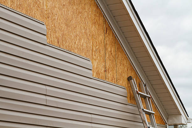 Professional Vinyl Siding technician working in Irmo, SC